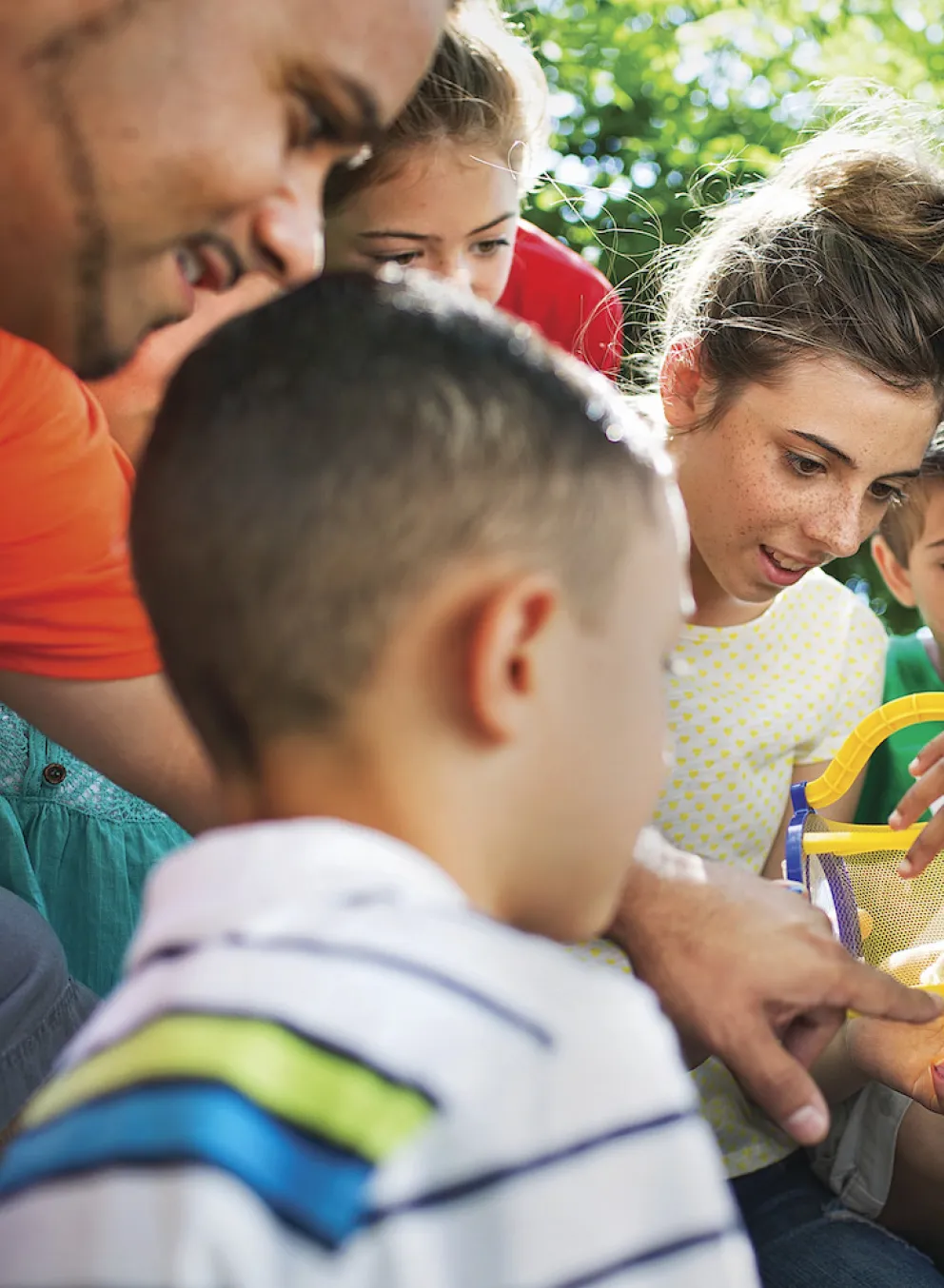 Children surrounding YMCA camp counselor at YMCA Louisville Summer Day Camps